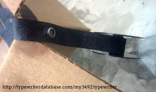 Functional ribbon reverse mechanism driven by ribbon grommets Functional ribbon reverse mechanism driven by ribbon grommets