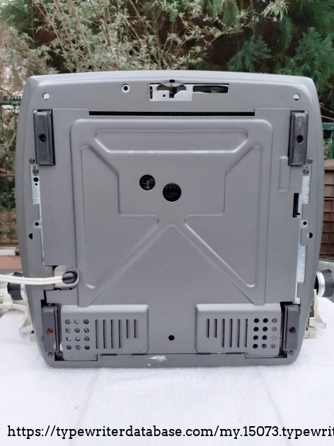 SCM Electra 120 bottom SCM Electra 120 bottom