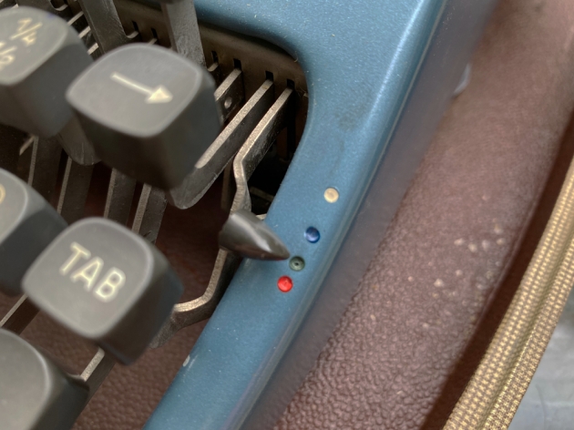 Rheinmetall "KsT" Detail of the keyboard... (What is the 4th "blue" dot for?) Rheinmetall "KsT" Detail of the keyboard... (What is the 4th "blue" dot for?)