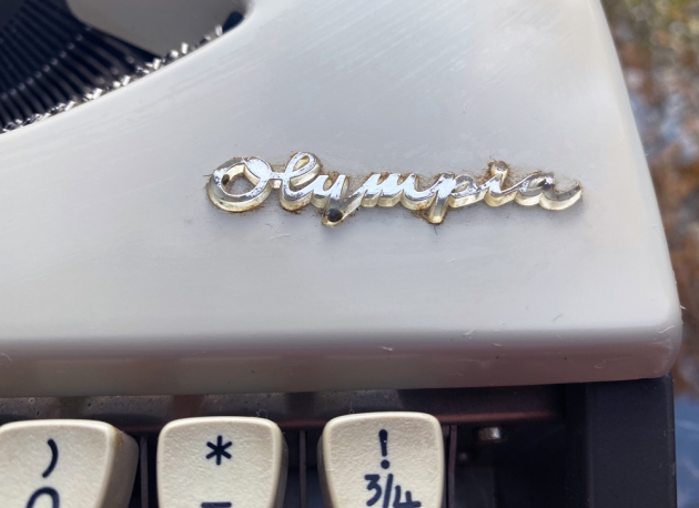 Olympia "SF De Luxe" from the logo on the top... Olympia "SF De Luxe" from the logo on the top...
