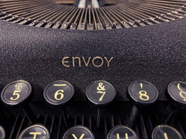 Remington "Envoy" from the model logo on the top... Remington "Envoy" from the model logo on the top...