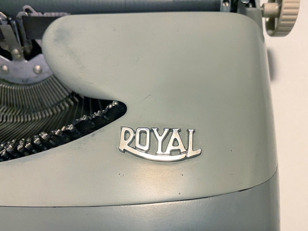 Royal "Royalite" from the maker logo on the top... Royal "Royalite" from the maker logo on the top...